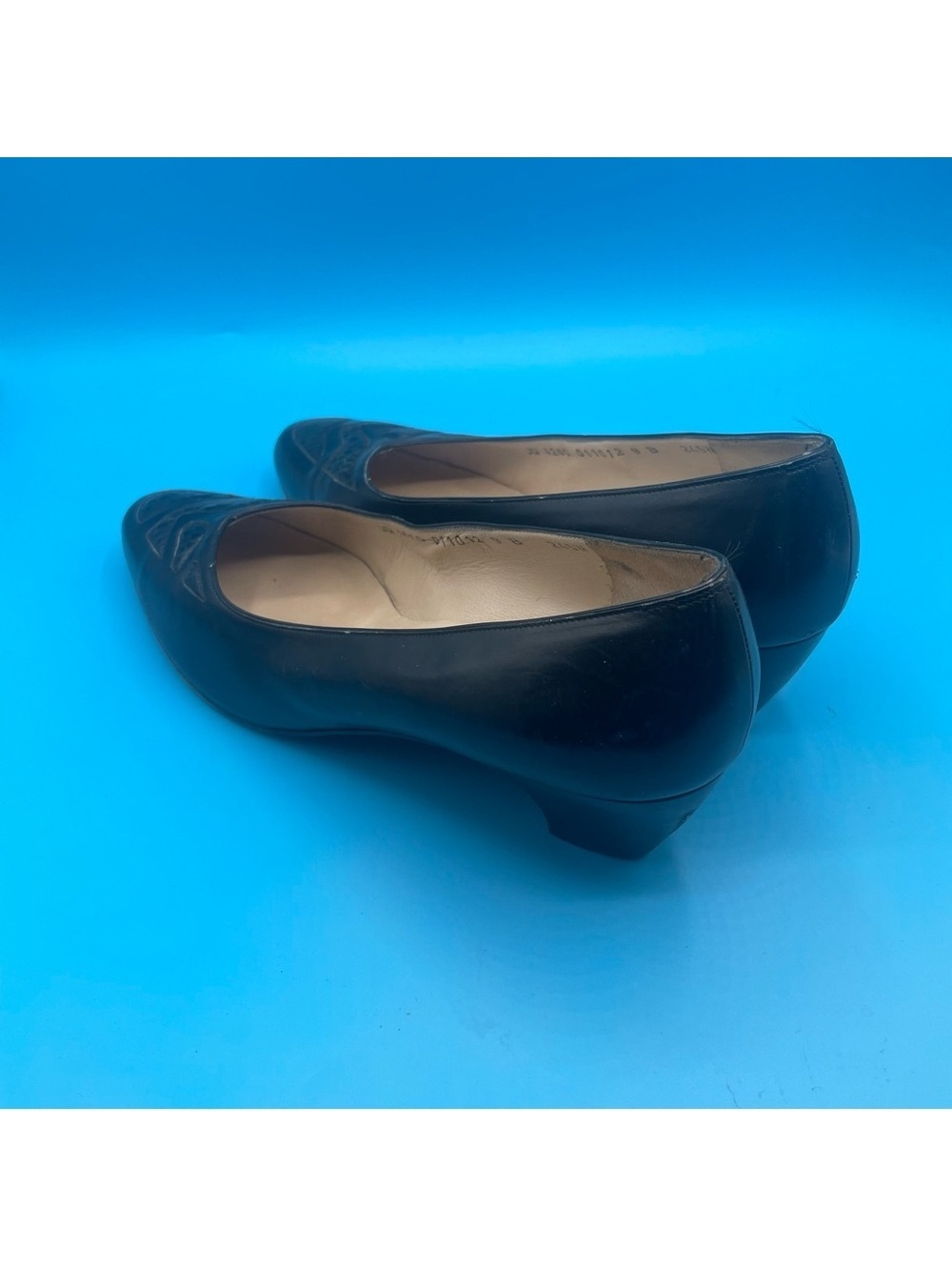 Salvatore Ferragamo black leather pumps - Picture 3 of 5